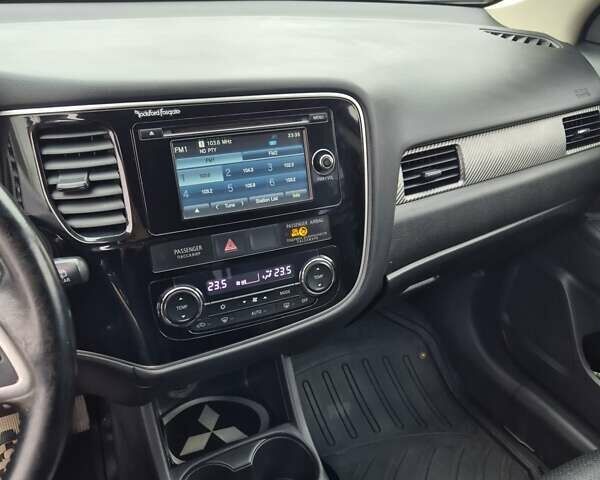 Синій Міцубісі Аутлендер, об'ємом двигуна 2.36 л та пробігом 183 тис. км за 14000 $, фото 18 на Automoto.ua