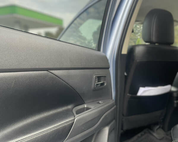 Синій Міцубісі Аутлендер, об'ємом двигуна 2 л та пробігом 155 тис. км за 14999 $, фото 17 на Automoto.ua