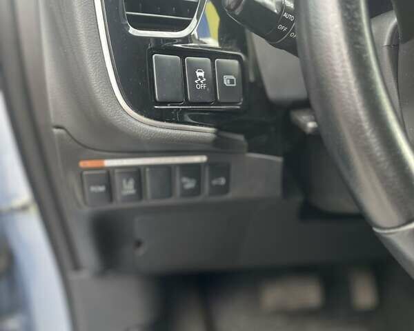 Міцубісі Аутлендер 2014 у Житомирі на Automoto.ua Синій Міцубісі Аутлендер, об'ємом двигуна 2 л та пробігом 151 тис. км за 15999 $, фото 1 на Automoto.ua