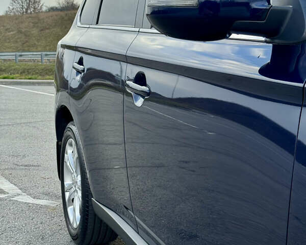 Синий Мицубиси Аутлендер, объемом двигателя 2 л и пробегом 218 тыс. км за 12550 $, фото 10 на Automoto.ua