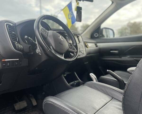 Міцубісі Аутлендер 2014 у Житомирі на Automoto.ua Синій Міцубісі Аутлендер, об'ємом двигуна 2 л та пробігом 151 тис. км за 15999 $, фото 2 на Automoto.ua