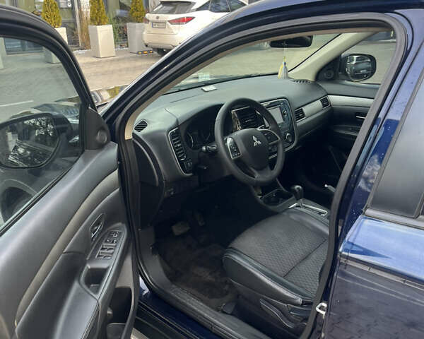 Синий Мицубиси Аутлендер, объемом двигателя 2.36 л и пробегом 187 тыс. км за 9999 $, фото 16 на Automoto.ua