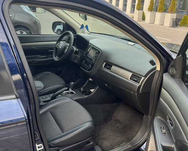 Синий Мицубиси Аутлендер, объемом двигателя 2.36 л и пробегом 187 тыс. км за 9999 $, фото 15 на Automoto.ua