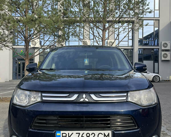 Синий Мицубиси Аутлендер, объемом двигателя 2.36 л и пробегом 187 тыс. км за 9999 $, фото 1 на Automoto.ua