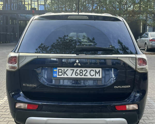 Синий Мицубиси Аутлендер, объемом двигателя 2.36 л и пробегом 187 тыс. км за 9999 $, фото 5 на Automoto.ua