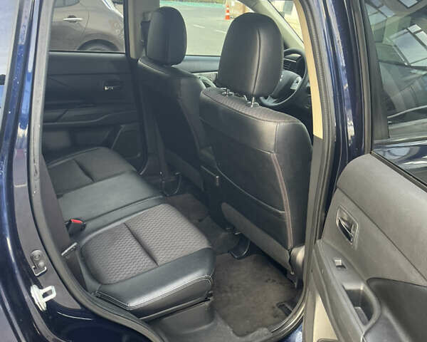 Синий Мицубиси Аутлендер, объемом двигателя 2.36 л и пробегом 187 тыс. км за 9999 $, фото 14 на Automoto.ua