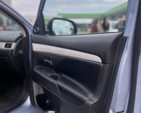 Міцубісі Аутлендер 2015 у Житомирі на Automoto.ua Синій Міцубісі Аутлендер, об'ємом двигуна 2 л та пробігом 151 тис. км за 16500 $, фото 7 на Automoto.ua