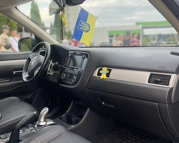 Міцубісі Аутлендер 2015 у Житомирі на Automoto.ua Синій Міцубісі Аутлендер, об'ємом двигуна 2 л та пробігом 151 тис. км за 16500 $, фото 3 на Automoto.ua