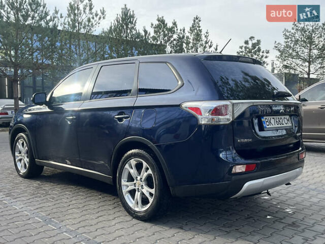 Синий Мицубиси Аутлендер, объемом двигателя 2.36 л и пробегом 187 тыс. км за 9999 $, фото 4 на Automoto.ua