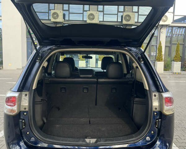 Синий Мицубиси Аутлендер, объемом двигателя 2.36 л и пробегом 187 тыс. км за 9999 $, фото 10 на Automoto.ua