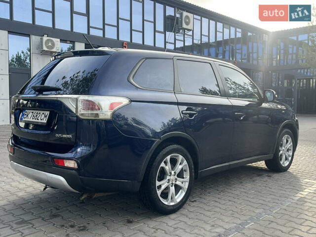 Синий Мицубиси Аутлендер, объемом двигателя 2.36 л и пробегом 187 тыс. км за 9999 $, фото 6 на Automoto.ua