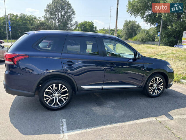 Синий Мицубиси Аутлендер, объемом двигателя 3 л и пробегом 157 тыс. км за 15000 $, фото 8 на Automoto.ua