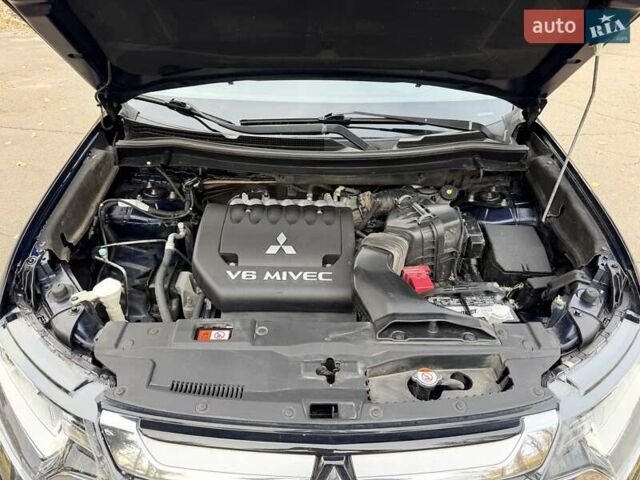 Синий Мицубиси Аутлендер, объемом двигателя 3 л и пробегом 123 тыс. км за 15900 $, фото 29 на Automoto.ua