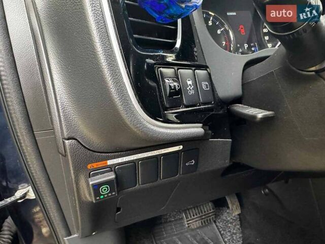 Синий Мицубиси Аутлендер, объемом двигателя 2 л и пробегом 238 тыс. км за 14940 $, фото 12 на Automoto.ua