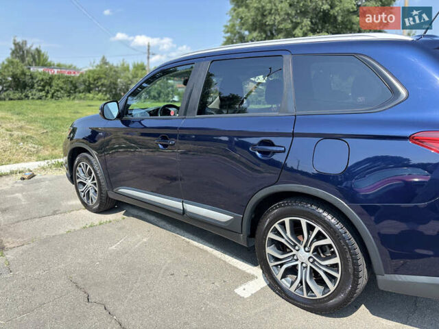 Синий Мицубиси Аутлендер, объемом двигателя 3 л и пробегом 157 тыс. км за 15000 $, фото 3 на Automoto.ua