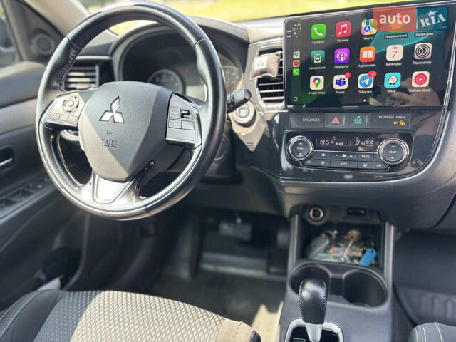 Синий Мицубиси Аутлендер, объемом двигателя 3 л и пробегом 157 тыс. км за 15000 $, фото 15 на Automoto.ua