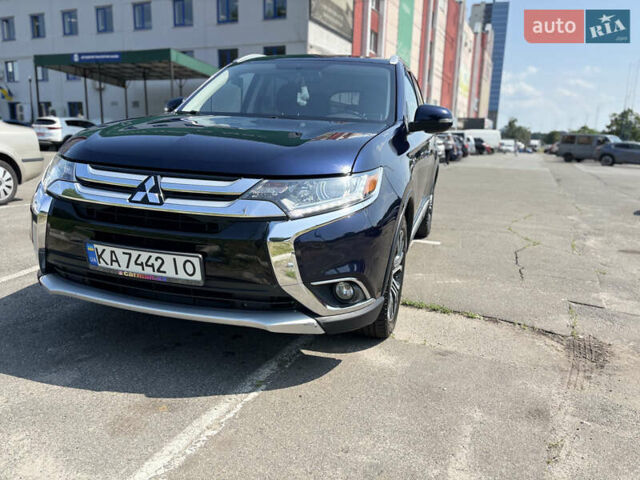 Синий Мицубиси Аутлендер, объемом двигателя 3 л и пробегом 157 тыс. км за 15000 $, фото 1 на Automoto.ua