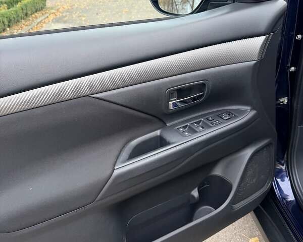 Синий Мицубиси Аутлендер, объемом двигателя 3 л и пробегом 123 тыс. км за 15900 $, фото 13 на Automoto.ua