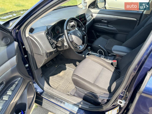 Синий Мицубиси Аутлендер, объемом двигателя 3 л и пробегом 157 тыс. км за 15000 $, фото 18 на Automoto.ua