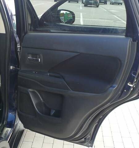 Синій Міцубісі Аутлендер, об'ємом двигуна 2.36 л та пробігом 161 тис. км за 14400 $, фото 26 на Automoto.ua