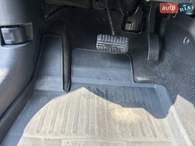 Синий Мицубиси Аутлендер, объемом двигателя 3 л и пробегом 157 тыс. км за 15000 $, фото 24 на Automoto.ua