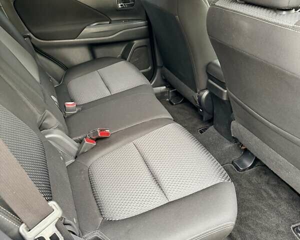 Синий Мицубиси Аутлендер, объемом двигателя 3 л и пробегом 123 тыс. км за 15900 $, фото 22 на Automoto.ua