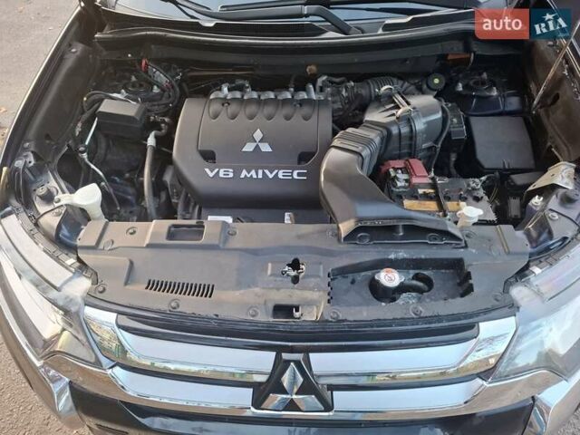 Синий Мицубиси Аутлендер, объемом двигателя 3 л и пробегом 93 тыс. км за 21500 $, фото 22 на Automoto.ua