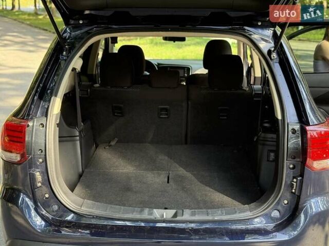Синий Мицубиси Аутлендер, объемом двигателя 2.4 л и пробегом 102 тыс. км за 15000 $, фото 14 на Automoto.ua