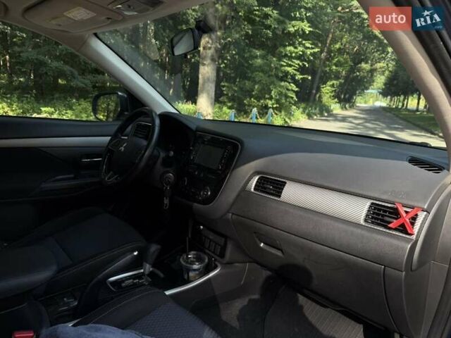 Синий Мицубиси Аутлендер, объемом двигателя 2.4 л и пробегом 102 тыс. км за 15000 $, фото 4 на Automoto.ua