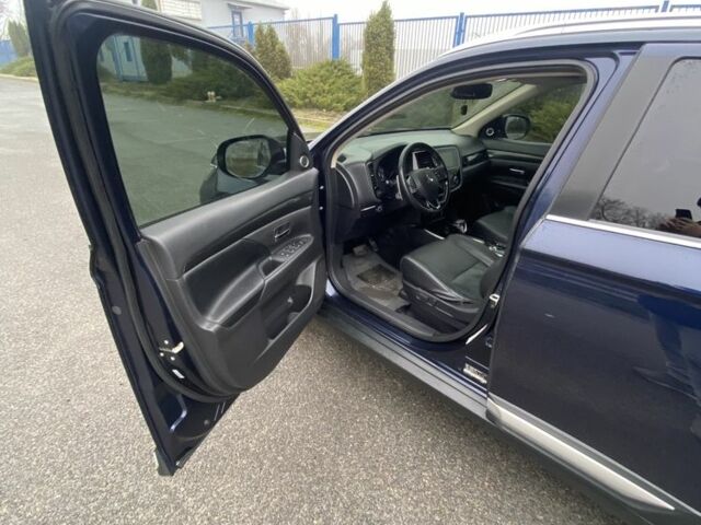 Синий Мицубиси Аутлендер, объемом двигателя 3 л и пробегом 120 тыс. км за 14500 $, фото 8 на Automoto.ua