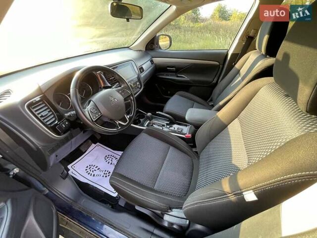 Синий Мицубиси Аутлендер, объемом двигателя 2.4 л и пробегом 221 тыс. км за 12300 $, фото 1 на Automoto.ua