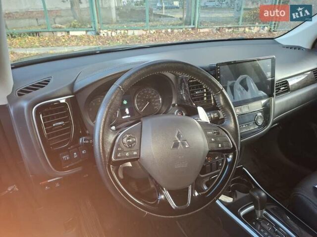 Синий Мицубиси Аутлендер, объемом двигателя 3 л и пробегом 93 тыс. км за 21500 $, фото 13 на Automoto.ua