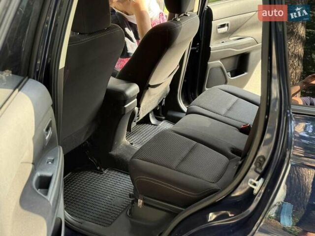 Синий Мицубиси Аутлендер, объемом двигателя 2.4 л и пробегом 102 тыс. км за 15000 $, фото 16 на Automoto.ua