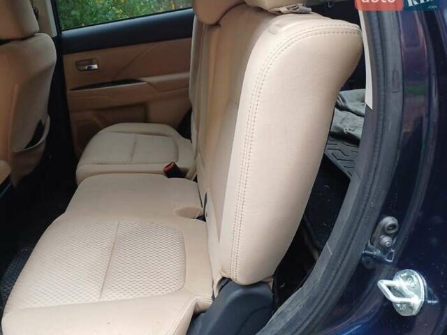 Синий Мицубиси Аутлендер, объемом двигателя 2.42 л и пробегом 135 тыс. км за 17000 $, фото 5 на Automoto.ua