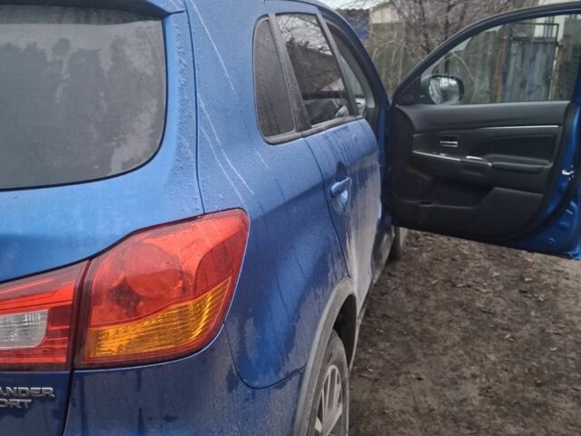 Синій Міцубісі Аутлендер, об'ємом двигуна 0 л та пробігом 2 тис. км за 15000 $, фото 2 на Automoto.ua