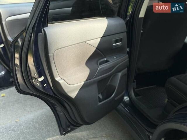 Синий Мицубиси Аутлендер, объемом двигателя 2.4 л и пробегом 102 тыс. км за 15000 $, фото 17 на Automoto.ua