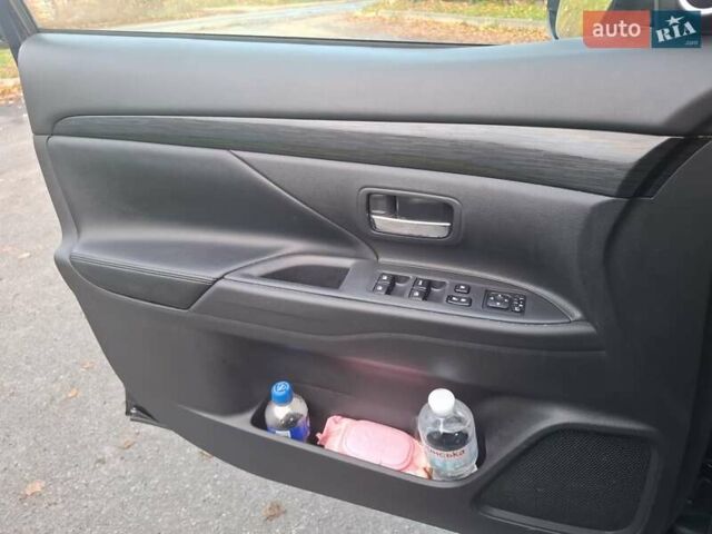 Синий Мицубиси Аутлендер, объемом двигателя 3 л и пробегом 93 тыс. км за 21500 $, фото 18 на Automoto.ua