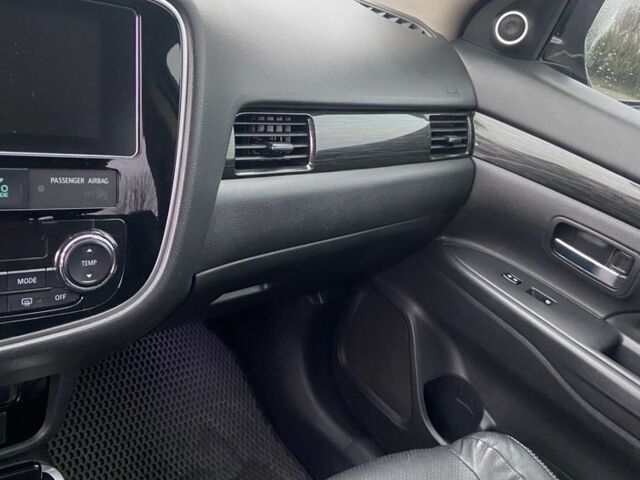 Синий Мицубиси Аутлендер, объемом двигателя 3 л и пробегом 120 тыс. км за 14500 $, фото 13 на Automoto.ua