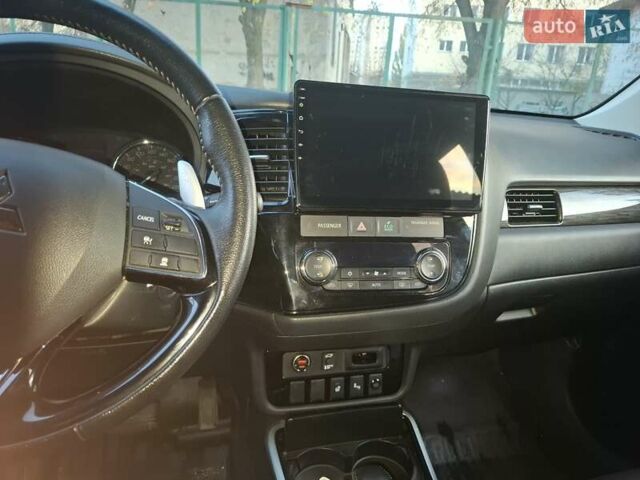 Синий Мицубиси Аутлендер, объемом двигателя 3 л и пробегом 93 тыс. км за 21500 $, фото 15 на Automoto.ua