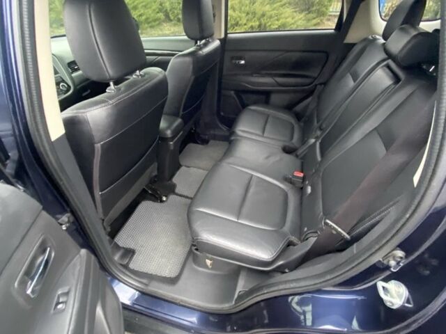 Синий Мицубиси Аутлендер, объемом двигателя 3 л и пробегом 120 тыс. км за 14500 $, фото 12 на Automoto.ua