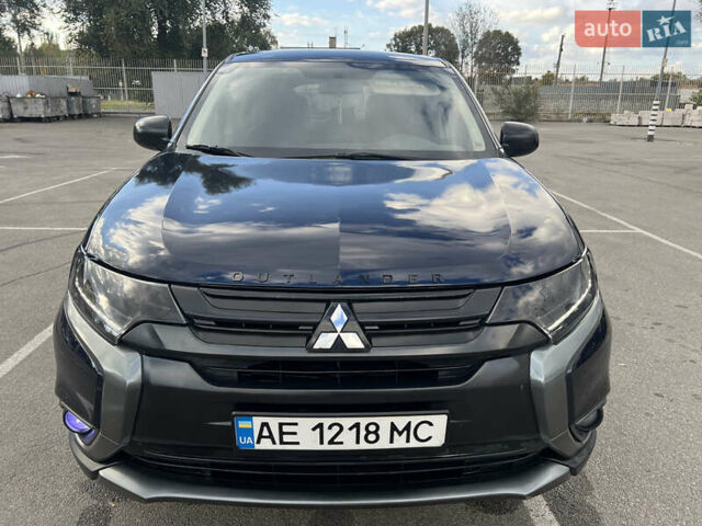 Синий Мицубиси Аутлендер, объемом двигателя 2.36 л и пробегом 150 тыс. км за 15500 $, фото 2 на Automoto.ua