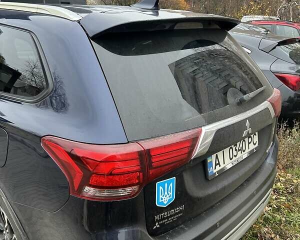 Синий Мицубиси Аутлендер, объемом двигателя 2.36 л и пробегом 129 тыс. км за 16500 $, фото 2 на Automoto.ua