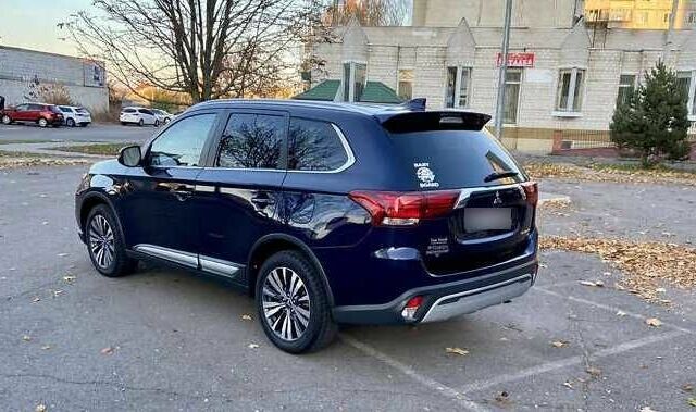 Синий Мицубиси Аутлендер, объемом двигателя 2.4 л и пробегом 71 тыс. км за 11800 $, фото 3 на Automoto.ua