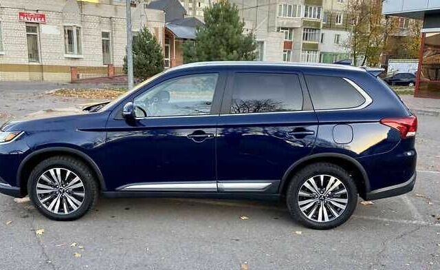 Синий Мицубиси Аутлендер, объемом двигателя 2.4 л и пробегом 71 тыс. км за 11800 $, фото 2 на Automoto.ua