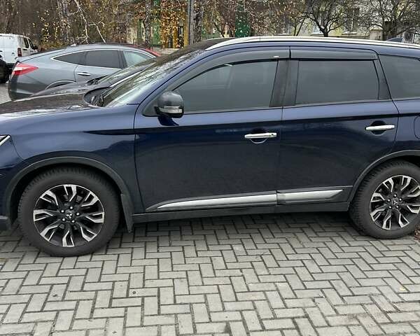 Синий Мицубиси Аутлендер, объемом двигателя 2.36 л и пробегом 129 тыс. км за 16500 $, фото 3 на Automoto.ua