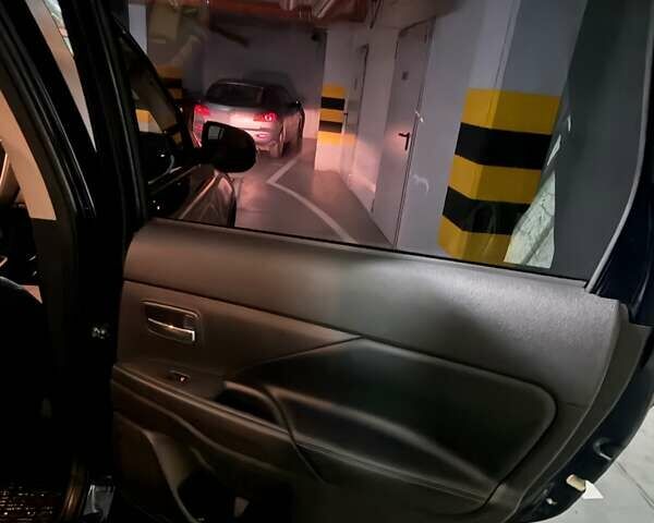 Синій Міцубісі Аутлендер, об'ємом двигуна 2 л та пробігом 128 тис. км за 20000 $, фото 13 на Automoto.ua