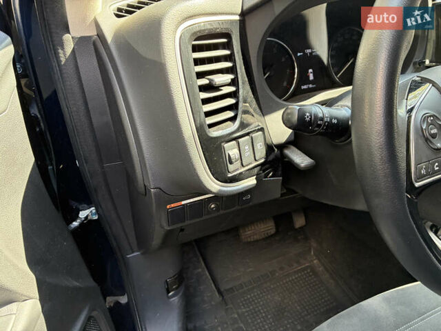 Мицубиси Аутлендер 2020 в Тернополе на Automoto.ua Синий Мицубиси Аутлендер, объемом двигателя 2 л и пробегом 49 тыс. км за 22000 $, фото 13 на Automoto.ua