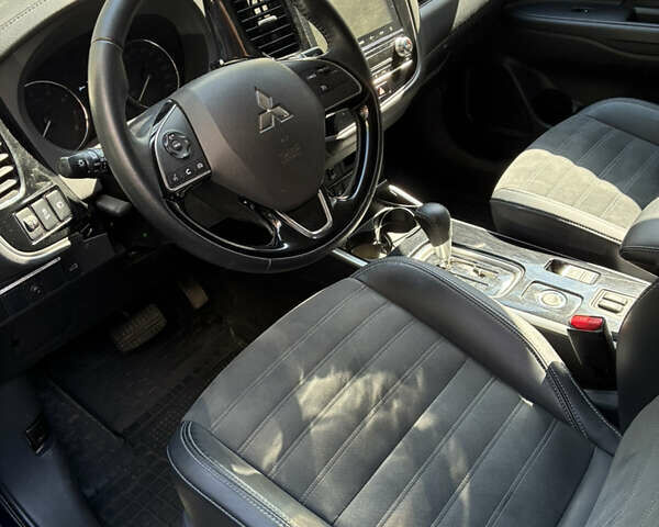 Мицубиси Аутлендер 2020 в Тернополе на Automoto.ua Синий Мицубиси Аутлендер, объемом двигателя 2 л и пробегом 49 тыс. км за 22000 $, фото 19 на Automoto.ua