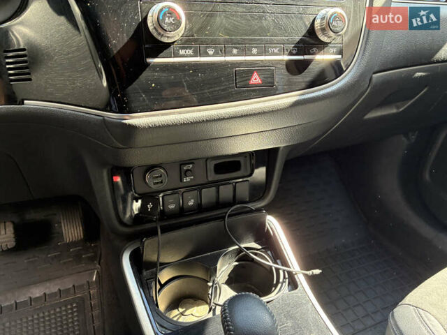 Мицубиси Аутлендер 2020 в Тернополе на Automoto.ua Синий Мицубиси Аутлендер, объемом двигателя 2 л и пробегом 49 тыс. км за 22000 $, фото 12 на Automoto.ua