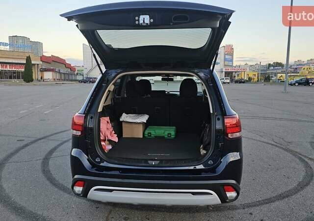 Синий Мицубиси Аутлендер, объемом двигателя 2.4 л и пробегом 106 тыс. км за 16500 $, фото 4 на Automoto.ua